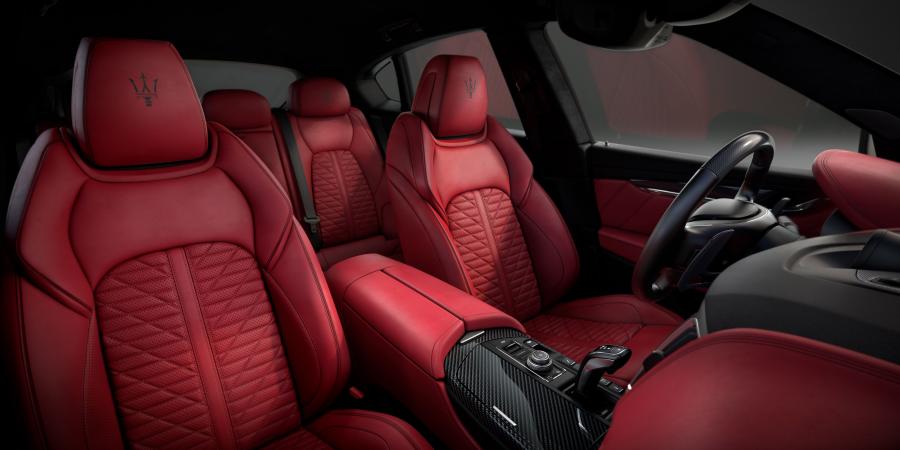 Интерьер Maserati Levante GranSport Vulcano 2019 года  (фото 3 из 23)